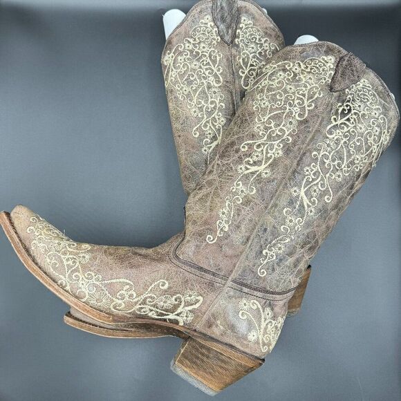 Corral Crater Bone Embroidered Snip Toe Boots - Picture 6 of 14